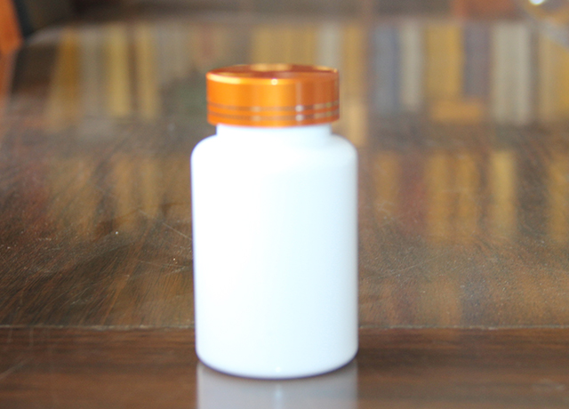 120cc瓷白瓶仿金盖 高度90mm  直径50mm